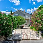 Apartment Romantisches Nur 200 Meter Zum Mit Grillplatz, Klima, Wifi Crikvenica