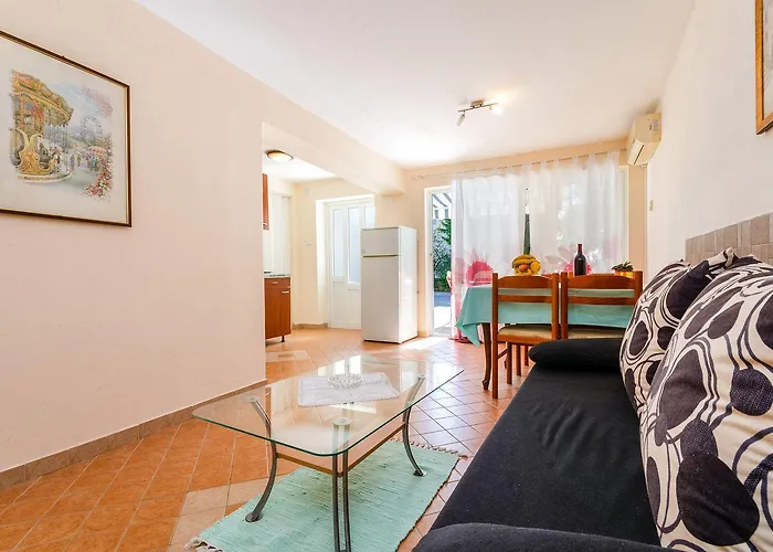 Apartment Romantisches Nur 200 Meter Zum Mit Grillplatz, Klima, Wifi Crikvenica